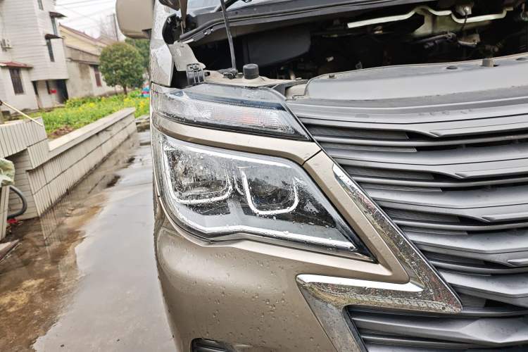 Used FORTHING Lingzhi 2023 M5L 1.6L Base Model 5 Seats Right Front Headlight