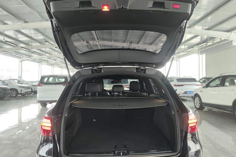 Used Mercedes-Benz GLC 2016 GLC 260 4MATIC Dynamic Edition Trunk