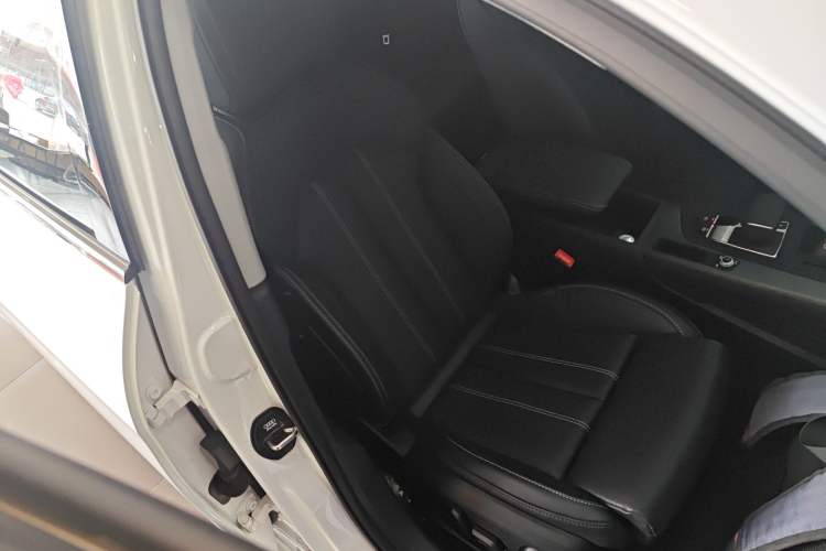 Used Audi A4L 2022 40 TFSI Luxury Dynamic Model Right Front Seat