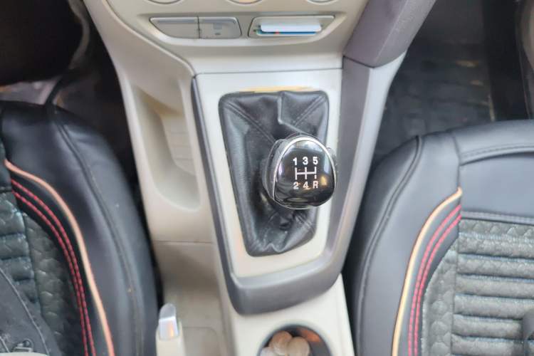 Used Ford Focus 2012 Sedan 1.6L Manual Comfort Model Gear Lever