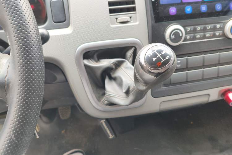 Used Foton Scenic G7 2017 2.0L Short-Wheelbase Commercial Van High Roof 6-Seater 4Q20M