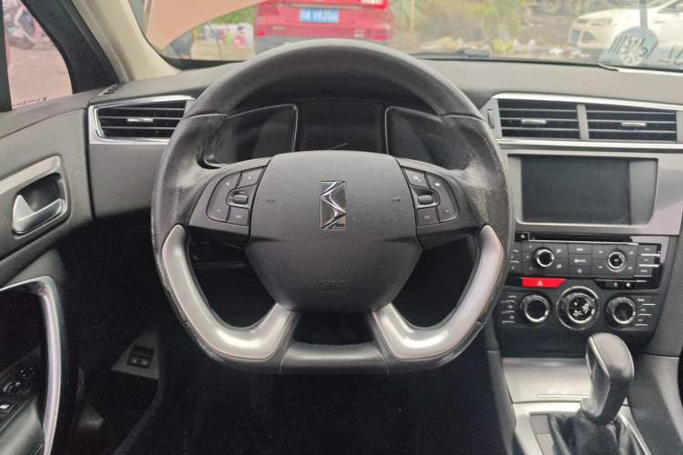 Used DS 6 2016 1.6T Luxury Edition THP160
