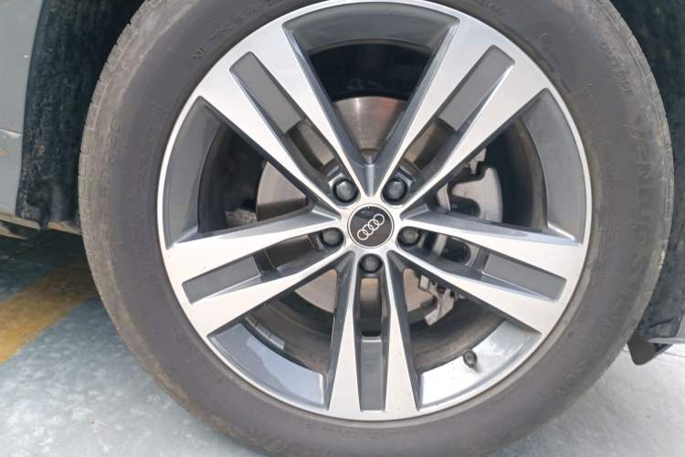 Used Audi Q6 2025 40 TFSI quattro Commemorative Edition Yulin Package 7 Seats Right Front Wheel Hub