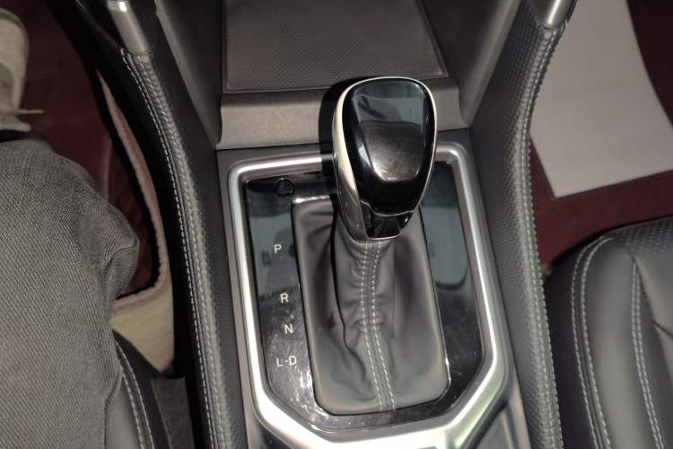 Used Subaru Forester 2021 2.0i Luxury Edition Gear Lever