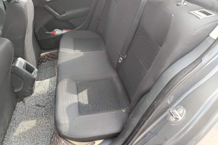 Used Volkswagen Lavida 2013 Classic 1.6L Manual Fashion Edition
