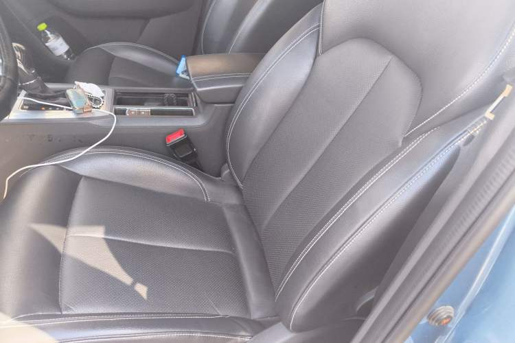 Used Roewe RX5 2016 20T Two-Wheel Drive Automatic Internet Smart Edition
