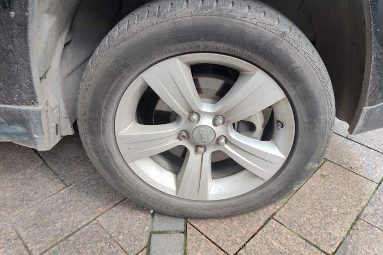 Used Jeep Compass 2014 2.0L two-wheel drive sport version Right Front Wheel Hub