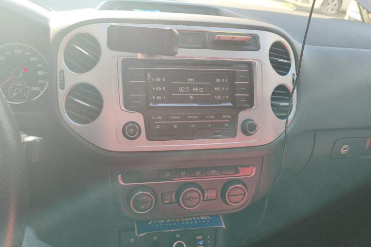 Used Volkswagen Tiguan 2015 1.8TSI Automatic Two-Wheel Drive Comfort Edition Audio And AC Panel