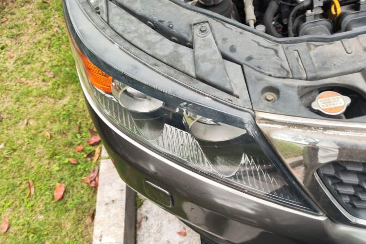 Used Kia Sorento 2012 2.4L Gasoline Supreme Edition Right Front Headlight