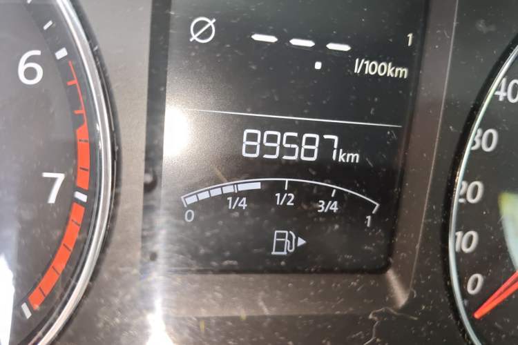 Used Volkswagen Gran Lavida 2014 1.6L Automatic Sport Edition Odometer Close Up