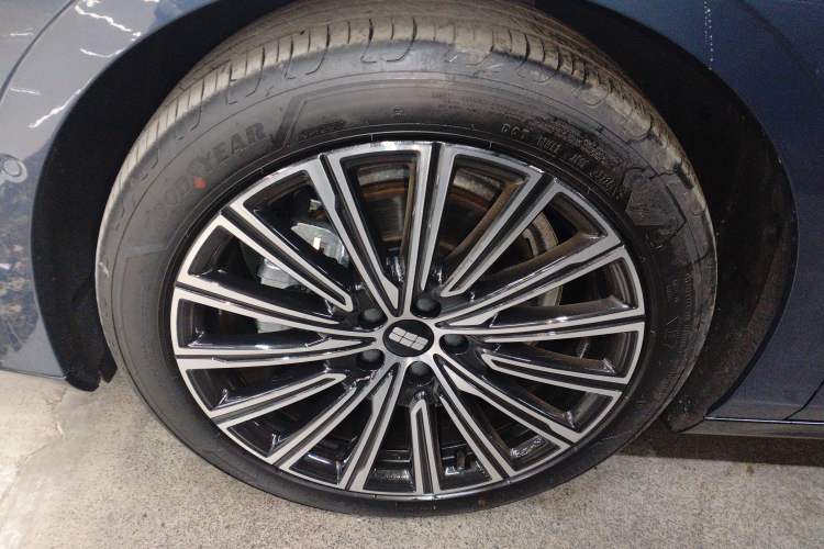 Used Geely Galaxy 8 2025 130km EM-P Starship Edition
