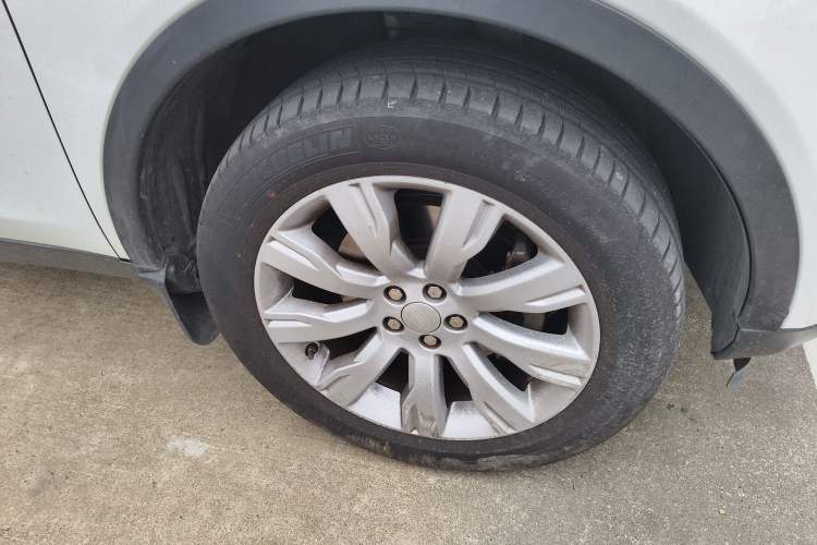 Used Land Rover Discovery Sport 2016 2.0T HSE LUXURY Right Front Wheel Hub