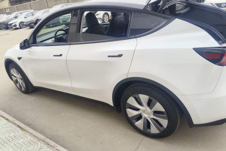 Used Tesla Model Y 2023 Long-Range All-Wheel-Drive Version