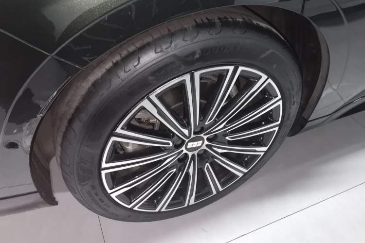 Used Geely Galaxy 8 2025 130km EM-P Starship Edition Right Rear Wheel Hub