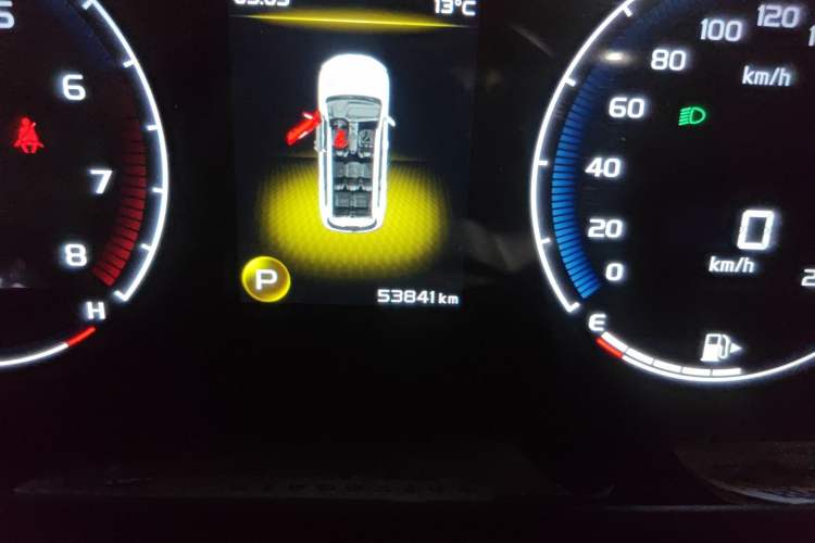 Used Geely Auto Haoyue 2020 1.8TD DCT Luxury 7-Seater Odometer Close Up