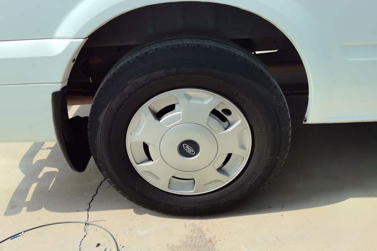 Used Ford Transit Custom 2021 2.2T Manual Standard Passenger Van Pro Long Wheelbase with Mechanical Pedals 9-Seater Mid-Roof Euro VI compliant
