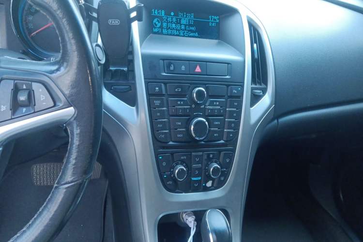 Used Buick GT 2010 GT 1.6T Fashion Sport Edition Audio And AC Panel