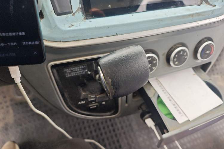 Used SAIC MAXUS Xintu V80 2021 2.0T AMT Classic City Distribution King Long Wheelbase Mid-Roof 3-Seater