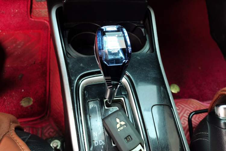 Used Mitsubishi Outlander 2017 2.0L Two-Wheel Drive Glory Edition 5 Seats