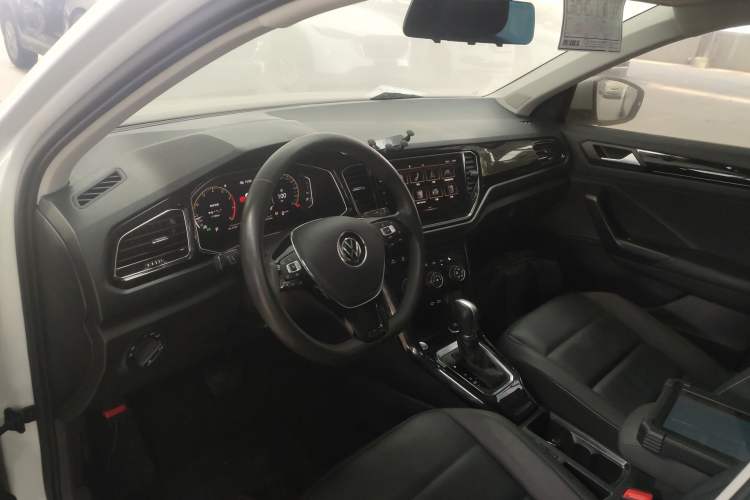 Used Volkswagen T-ROC 2021 280TSI DSG Two-Wheel Drive Comfort Connect Edition Center Console