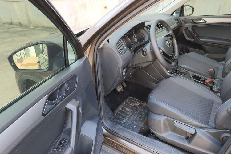 Used Volkswagen Tiguan L 2018 330TSI Automatic Two-Wheel Drive Luxury Edition Driver Seat