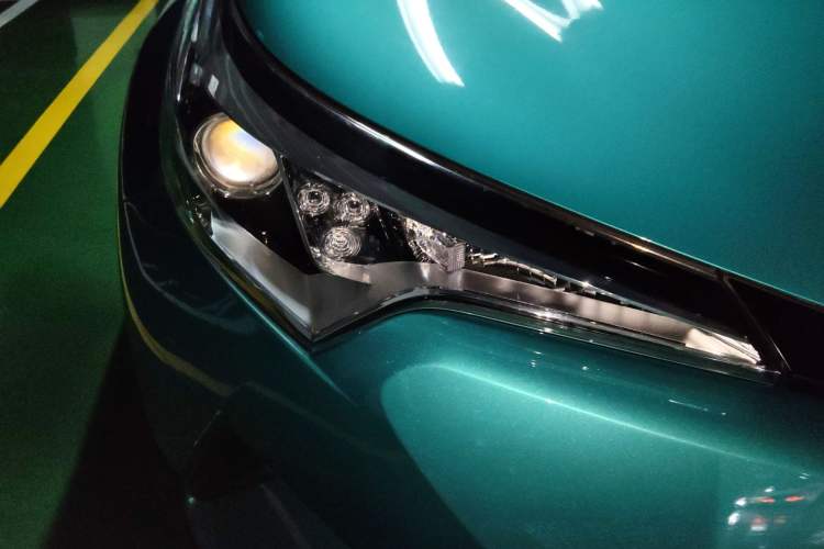 Used Toyota C-HR 2018 2.0L Leading Edition China V-standard