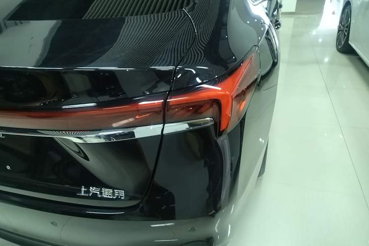 Used Buick LaCrosse 2024 28T Luxury Edition Right Rear Taillight