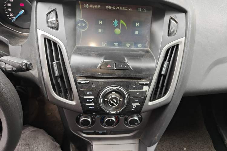 Used Ford Focus 2012 Hatchback 1.6L Manual Comfort Model
