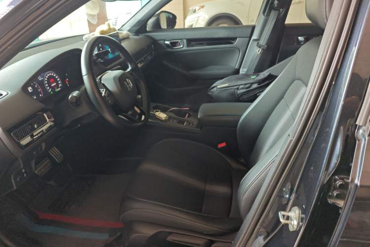 Used Honda Civic 2022 240TURBO CVT Dynamic Edition Left Front Seat