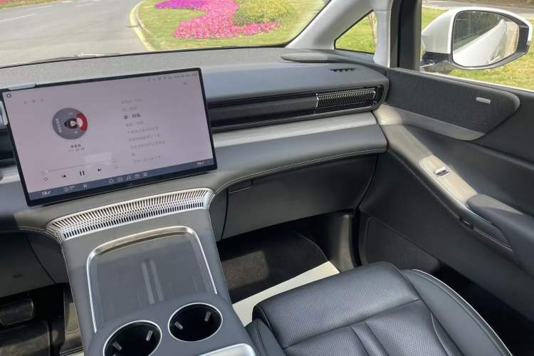 Used XPeng X9 2024 702 Ultra-Long Range Pro