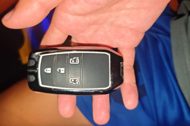 Used Toyota SIENNA 2023 2.5L Hybrid Comfort Edition Vehicle Key