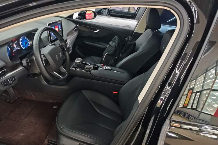 Used Hongqi E-QM5 2023 Revised Version Basic Travel Edition Left Front Seat