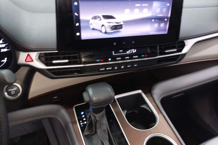 Used Toyota SIENNA 2024 2.5L Hybrid Comfort Edition Audio And AC Panel