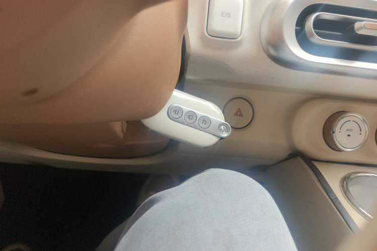 Used Wuling Hongguang MINIEV 2024 3rd Generation 215km Advanced Version Vehicle Key