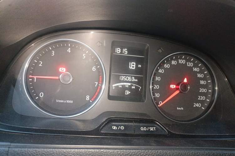 Used Volkswagen Gran Lavida 2013 1.6L Manual Comfort Model Odometer Close Up