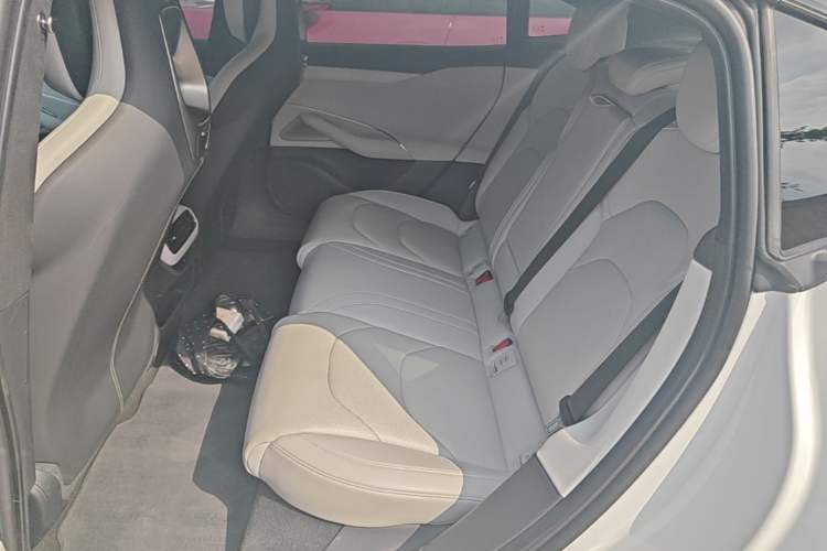 Used Xiaomi Auto SU7 2024 Four-Wheel Drive Ultra-Long Range Advanced Intelligent Driving Max Edition