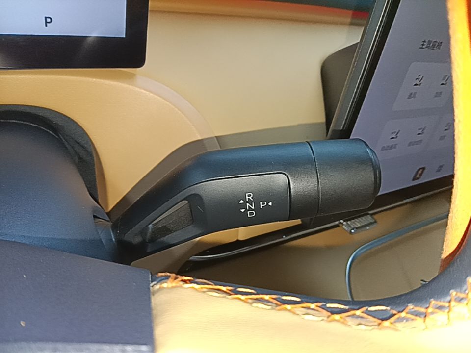 Geely Galaxy Xingjian 7 EM-i 2025 120km Navigator Edition — снимка 16