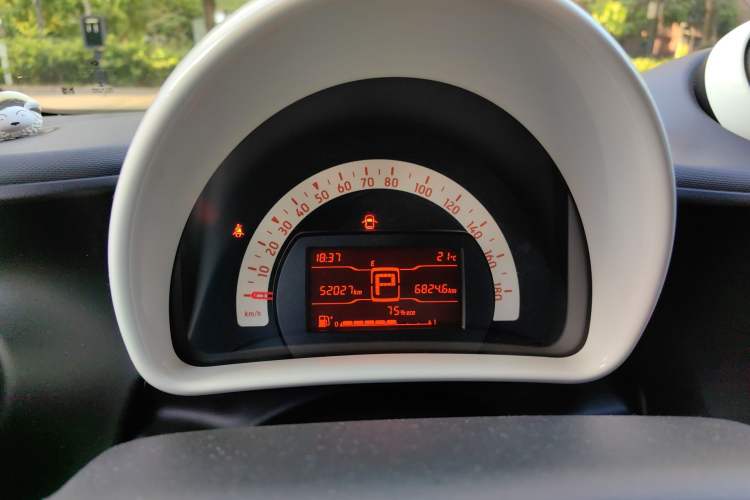 Used smart fortwo 2015 1.0L 52 kW hardtop Dynamic version
