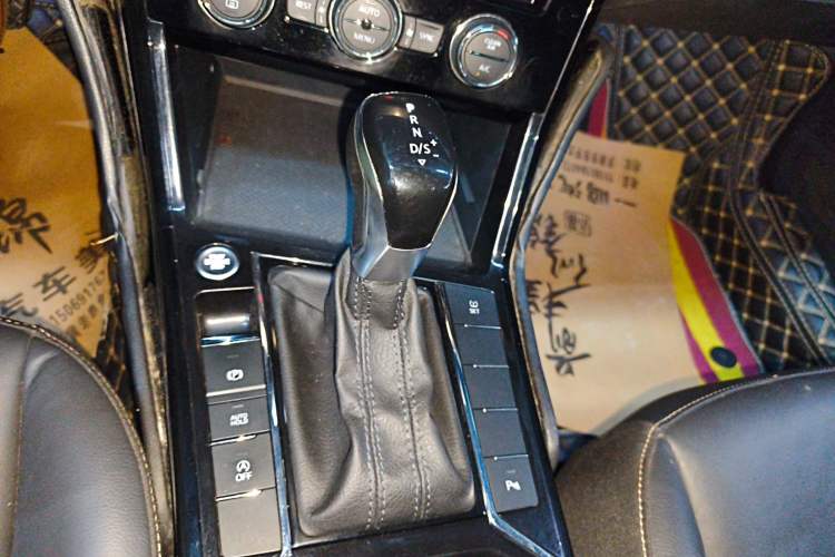 Used Volkswagen Passat 2019 330TSI Elite Edition China VI Gear Lever