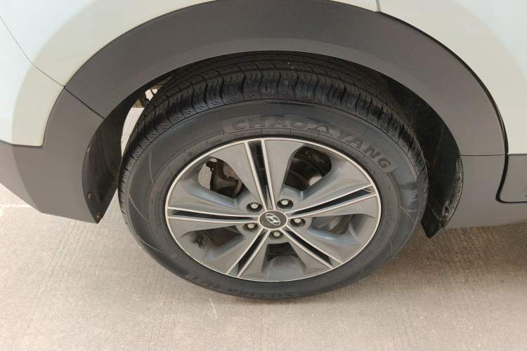 Used Hyundai ix25 2015 1.6L Automatic Two-Wheel-Drive Deluxe DLX Model Right Rear Wheel Hub