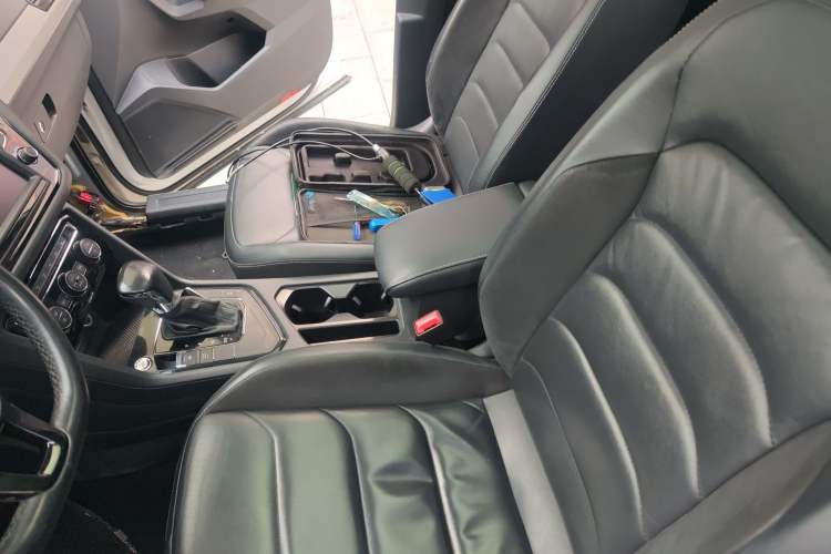 Used Volkswagen Tiguan L 2017 330TSI Automatic Two-Wheel Drive Luxury Edition Left Front Seat