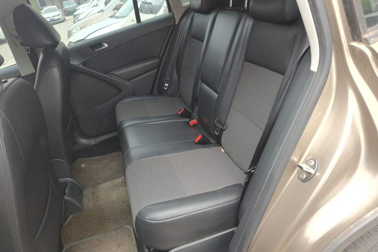 Used Volkswagen Tiguan 2013 1.8TSI Automatic Two-Wheel Drive Trend Edition Left Rear Seat