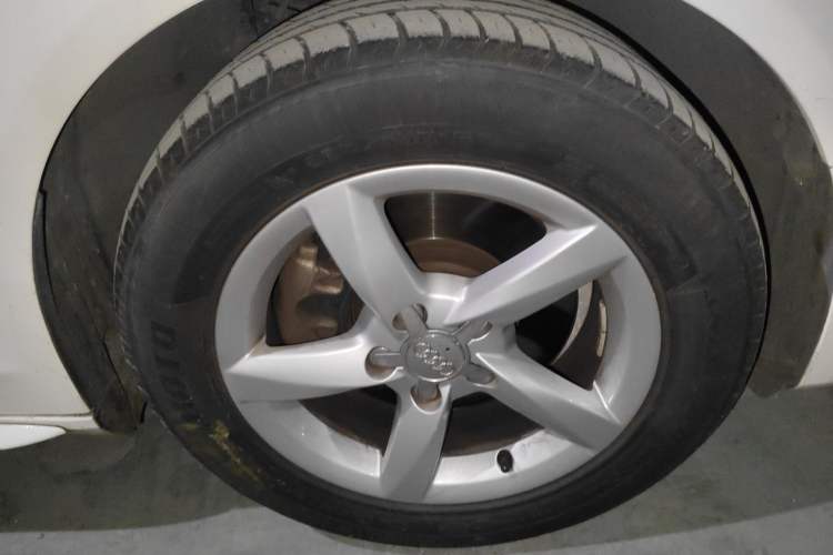 Used Audi A4L 2016 30 TFSI Collector's Edition Automatic Comfort Model Right Front Wheel Hub