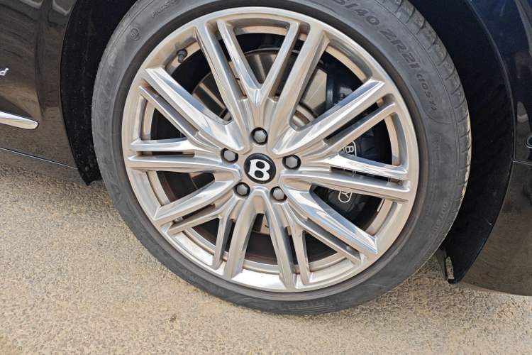 Used Bentley Flying Spur Plug-in Hybrid 2022 2.9T V6 Hybrid Mulliner Right Front Wheel Hub