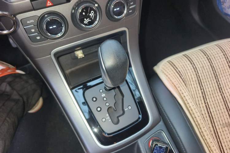 Used Citroen C4 Sega 2016 1.6L Automatic Luxury Model Gear Lever