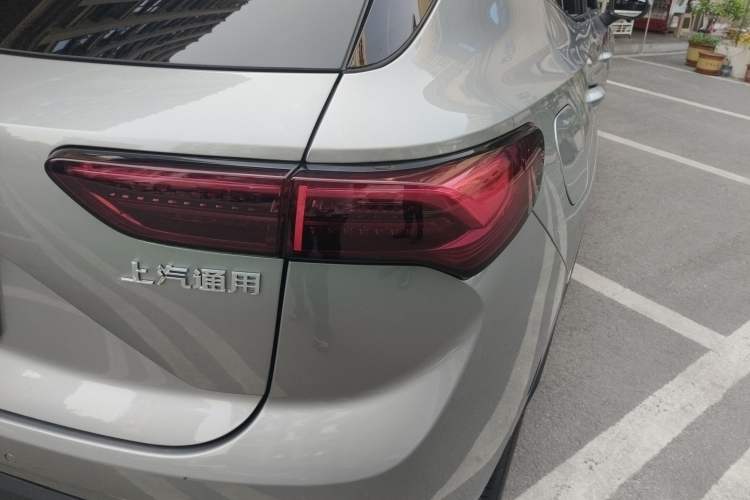 Used Buick Envision 2025 25T Entry-Grade Platinum Edition Right Rear Taillight