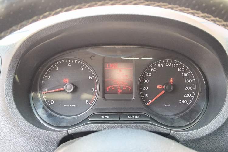 Used Volkswagen Polo 2012 1.6L Cross Polo MT
