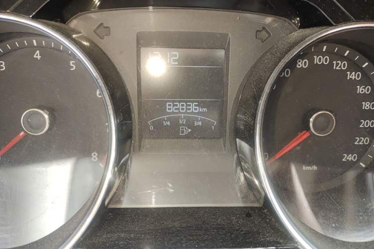 Used Volkswagen Bora 2014 1.4TSI Automatic Comfort Model Odometer Close Up