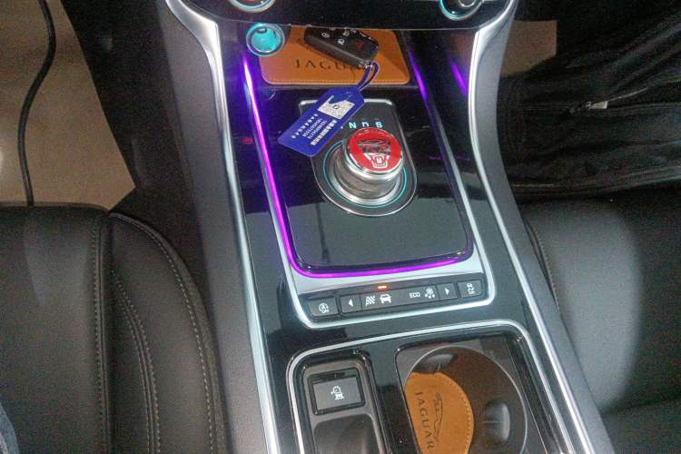 Used Jaguar XFL 2020 XFL 2.0T P200 Two-Wheel-Drive Elite Edition Gear Lever