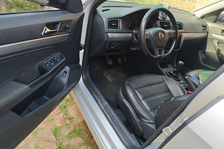 Used Volkswagen Lavida 2015 1.6L Manual Fashion Edition Driver Seat